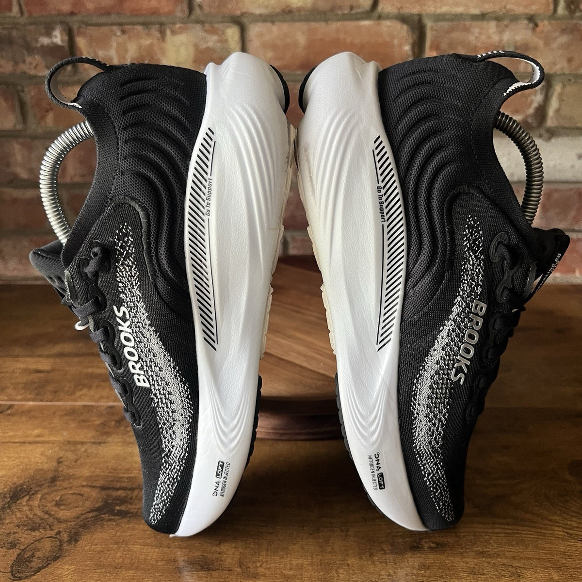 Brooks Adrenaline GTS 25 Supportive Mens 8 Black White Running Shoes Sneakers