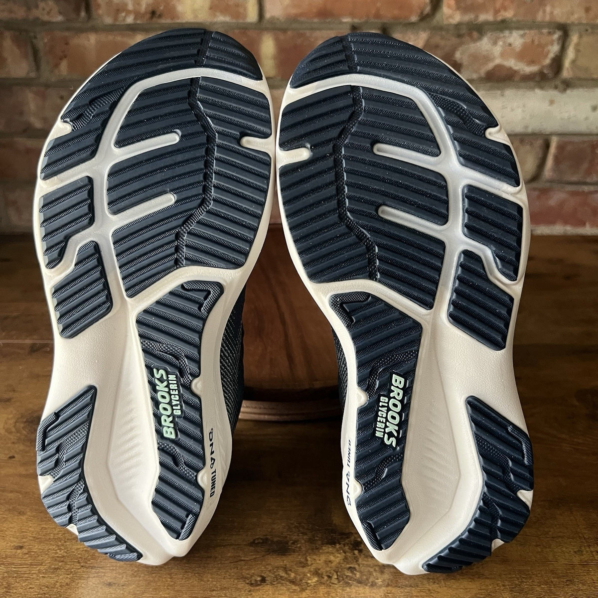 Brooks Glycerin 23 Womens 8 Wide Blue Running Shoes Sneakers Plush Cushion