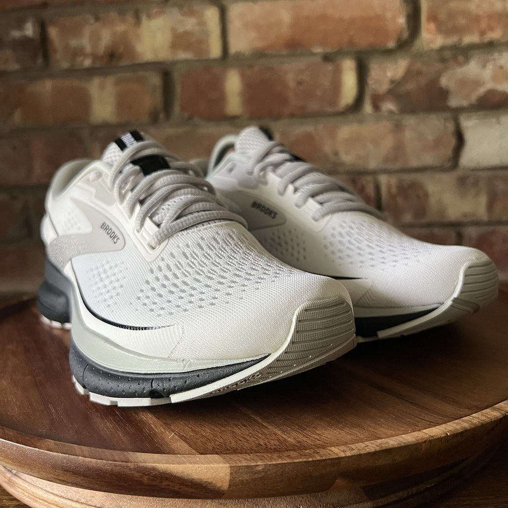 Brooks Trace 3 Womens 8.5 White Black White Neutral Balanced Cushion Shoes