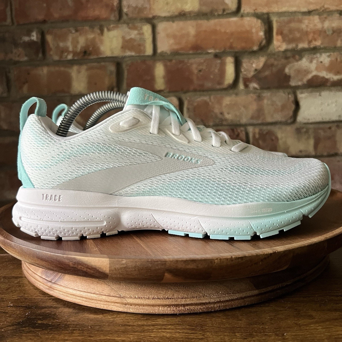 Brooks Trace 4 Bright White Aqua Neutral Cushion Trainer Running Women's 7 Shoe