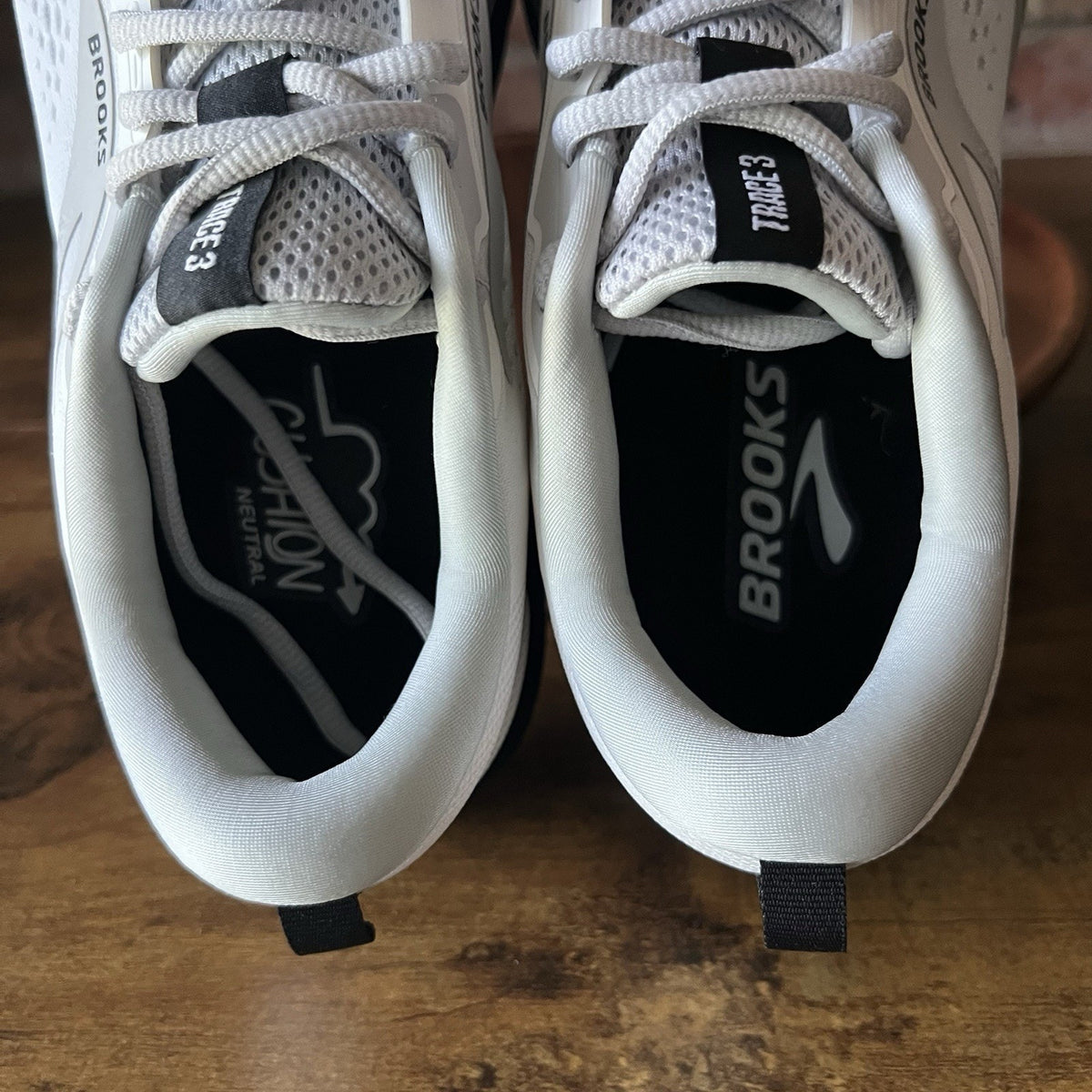 Brooks Trace 3 Womens 8.5 White Black White Neutral Balanced Cushion Shoes