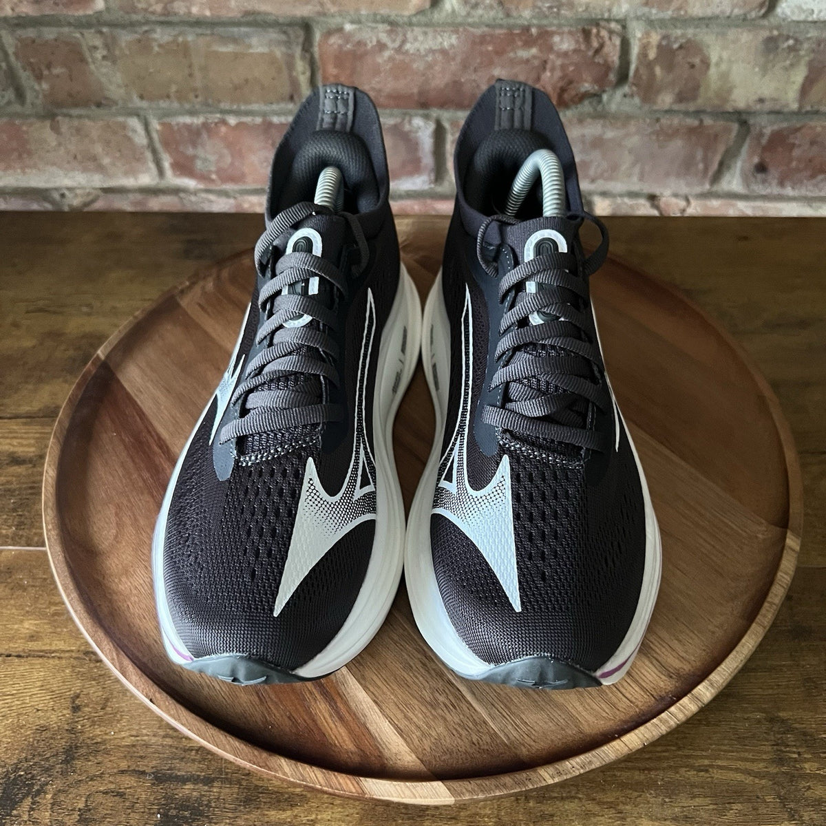 Mizuno Neo Zen Womens Size 7 Black Max Cushion Running Shoes Sneakers