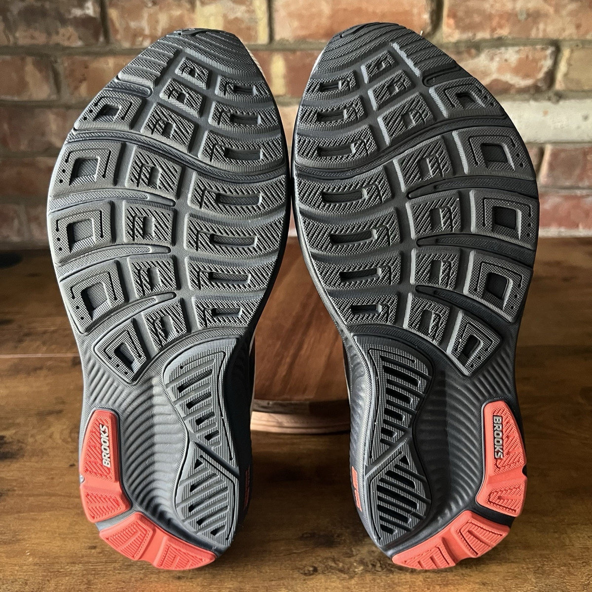 Brooks Ghost 18 Coconut Neutral Balanced Cushion Running Men's 9.5 2E Shoes