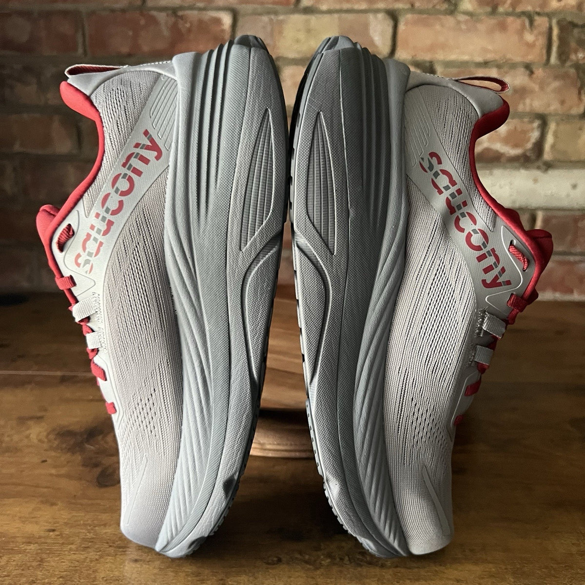 Saucony Hurricane 24 Max Cushion Stability Men's 7 Gray Red Running Shoes