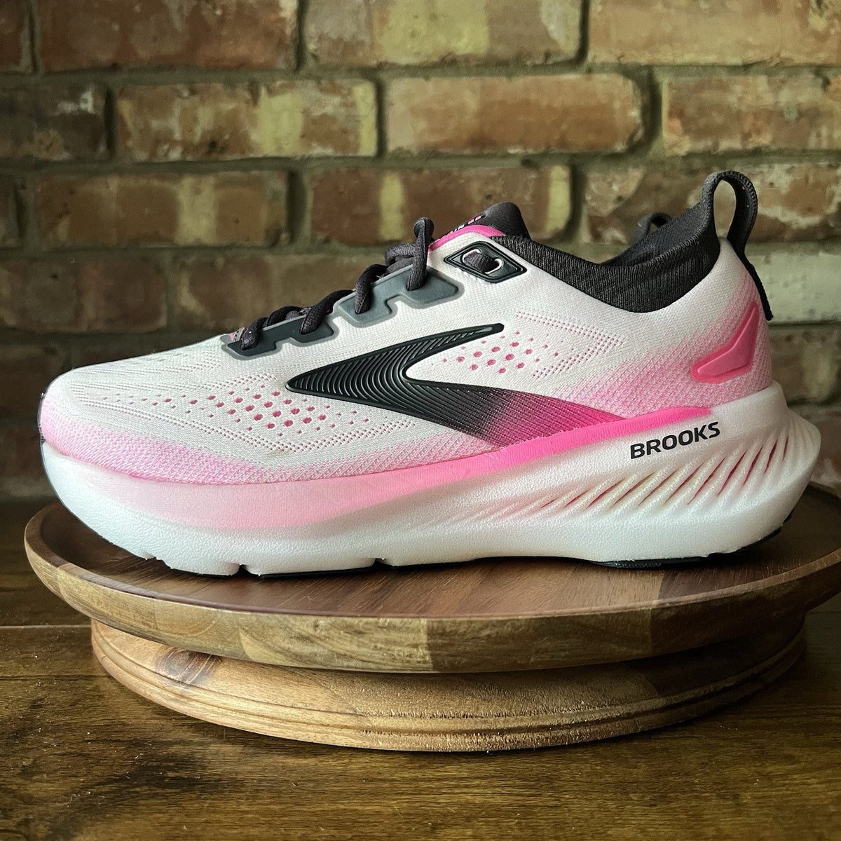 Brooks Glycerin 23 White Pink Max Cushion Women's 9.5 Neutral Running Shoes