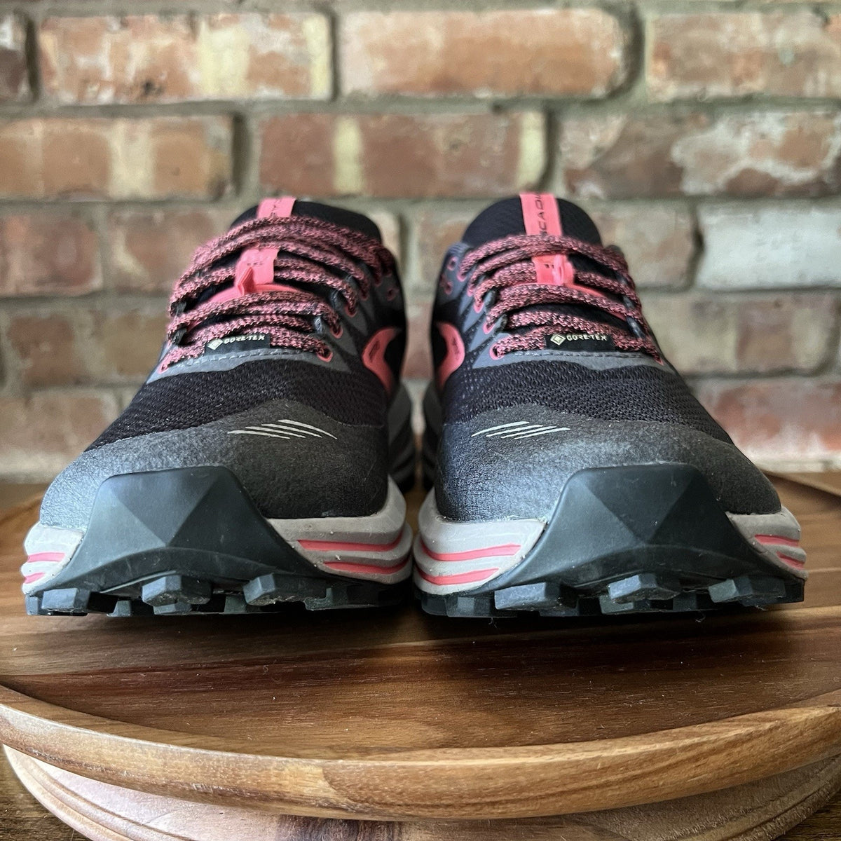 Brooks Women's Cascadia 16 GORE-TEX Trail Running Shoes Sneakers Women's 10