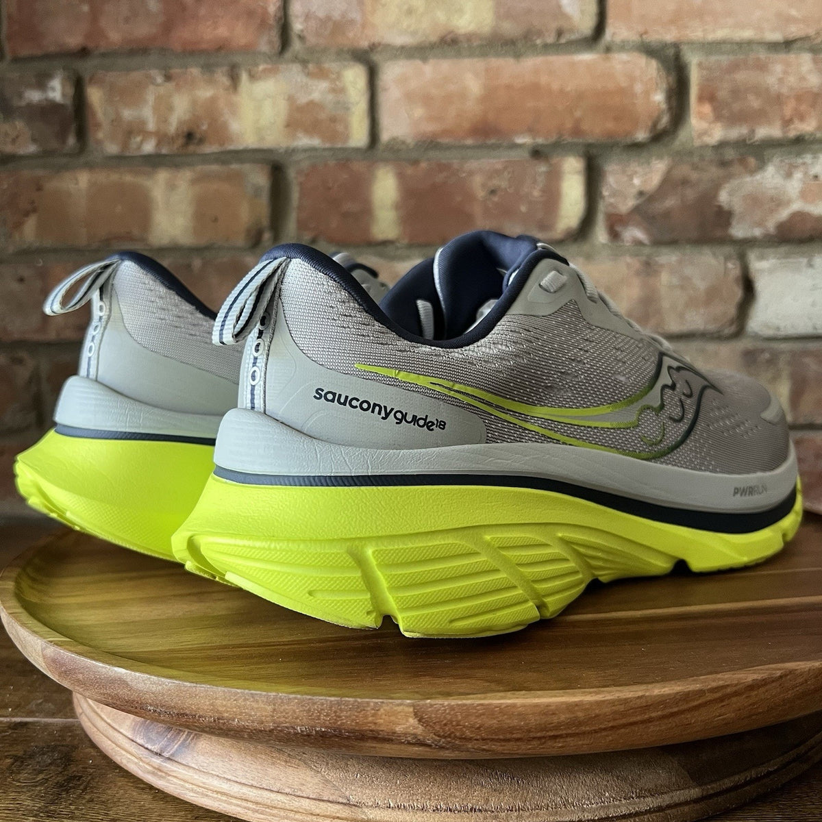 Saucony Guide 18 Stability Cushioned Gray Yellow Running Shoes Sneakers Mens 9.5