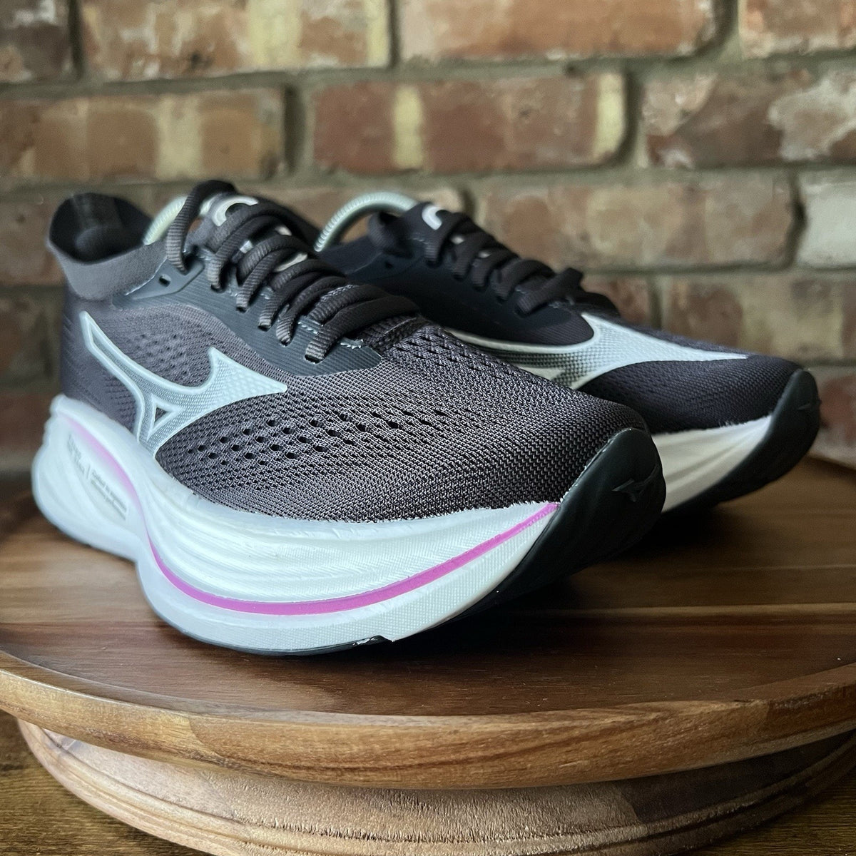 Mizuno Neo Zen Womens Size 7 Black Max Cushion Running Shoes Sneakers