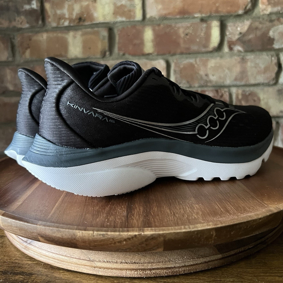 Saucony Kinvara 16 Women's 8 PWRRUN Black Neutral Cushion Running Shoes Sneakers