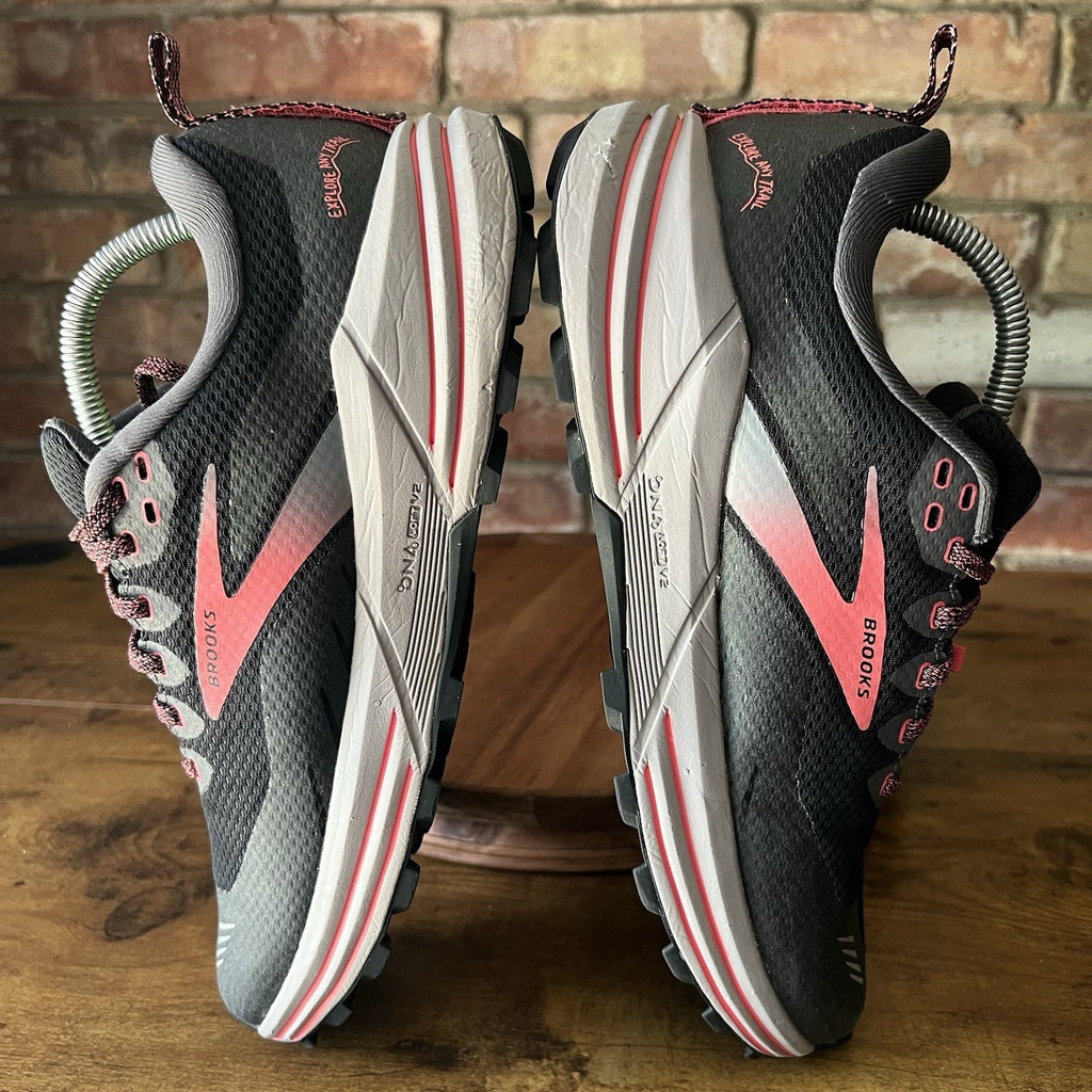 Brooks Women's Cascadia 16 GORE-TEX Trail Running Shoes Sneakers Women's 10