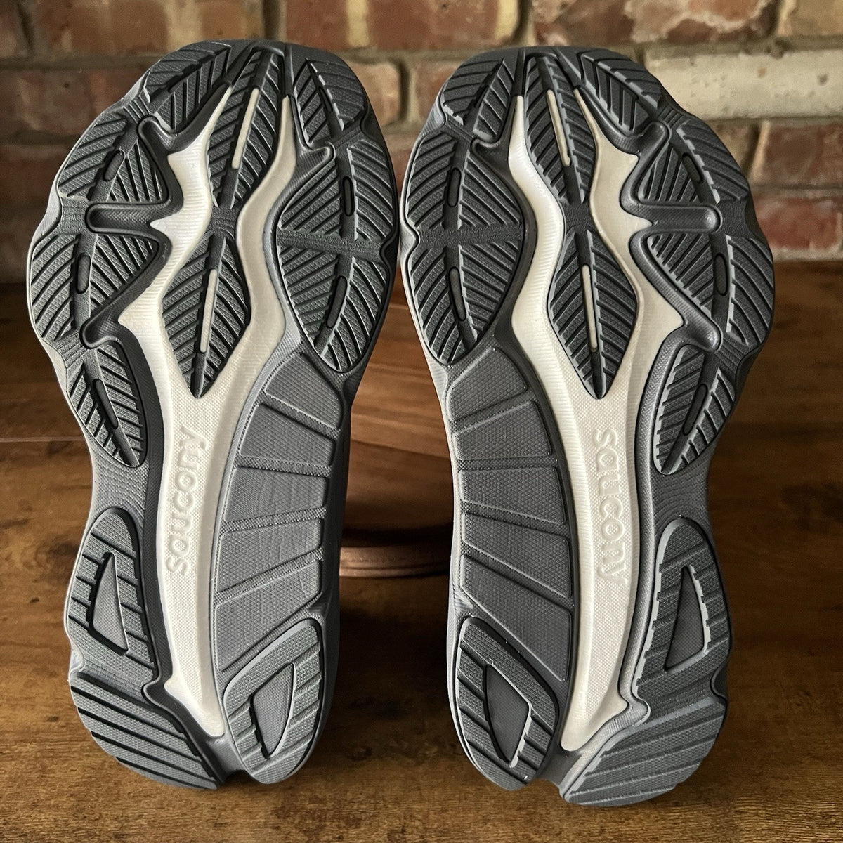 Saucony Hurricane 24 Max Cushion Stability Men's 7 Gray Running Shoes Sneakers