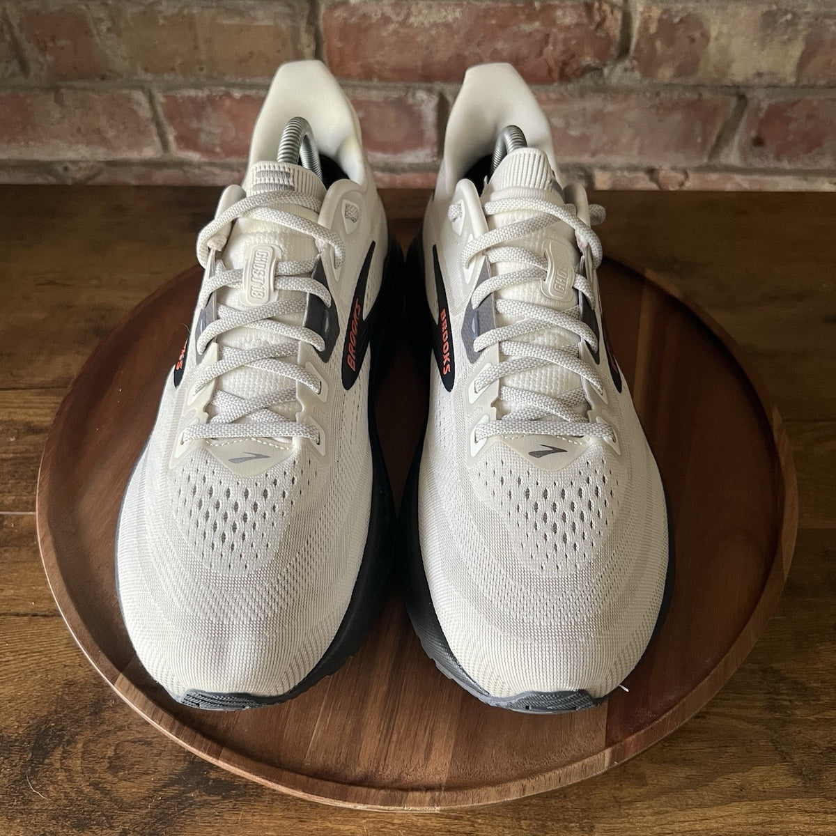 Brooks Ghost 18 Coconut Neutral Balanced Cushion Running Men's 9.5 2E Shoes