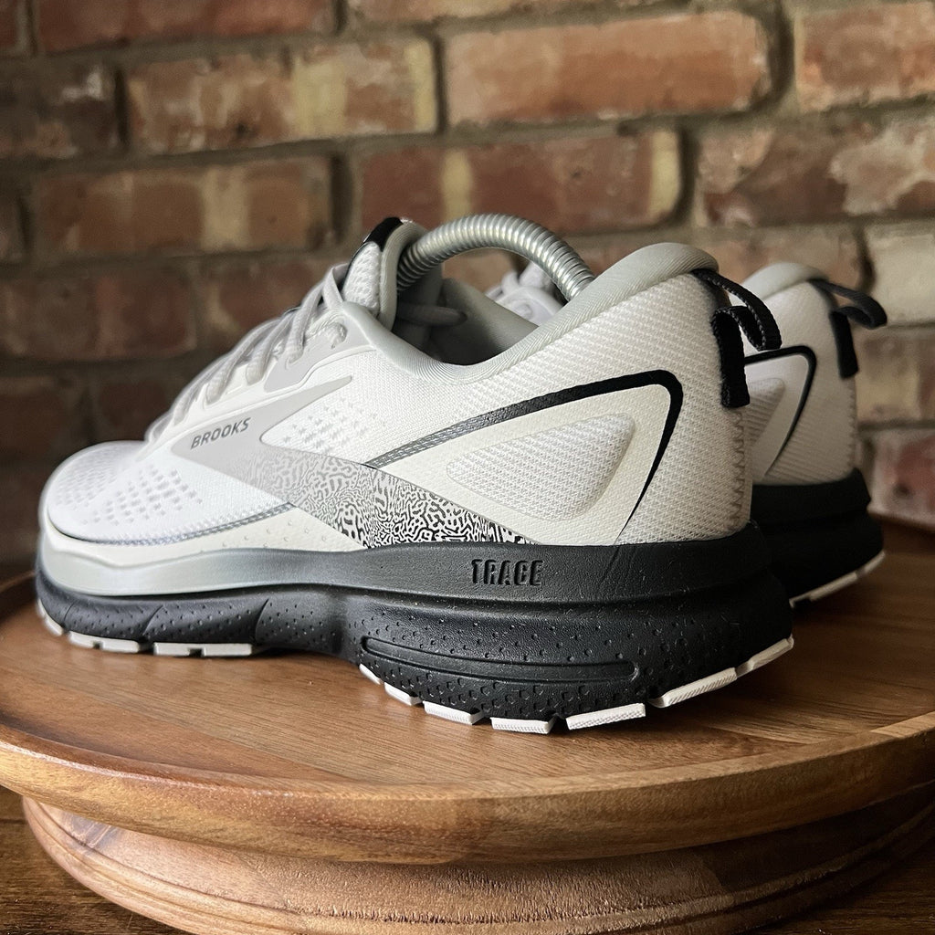 Brooks Trace 3 Womens 8.5 White Black White Neutral Balanced Cushion Shoes