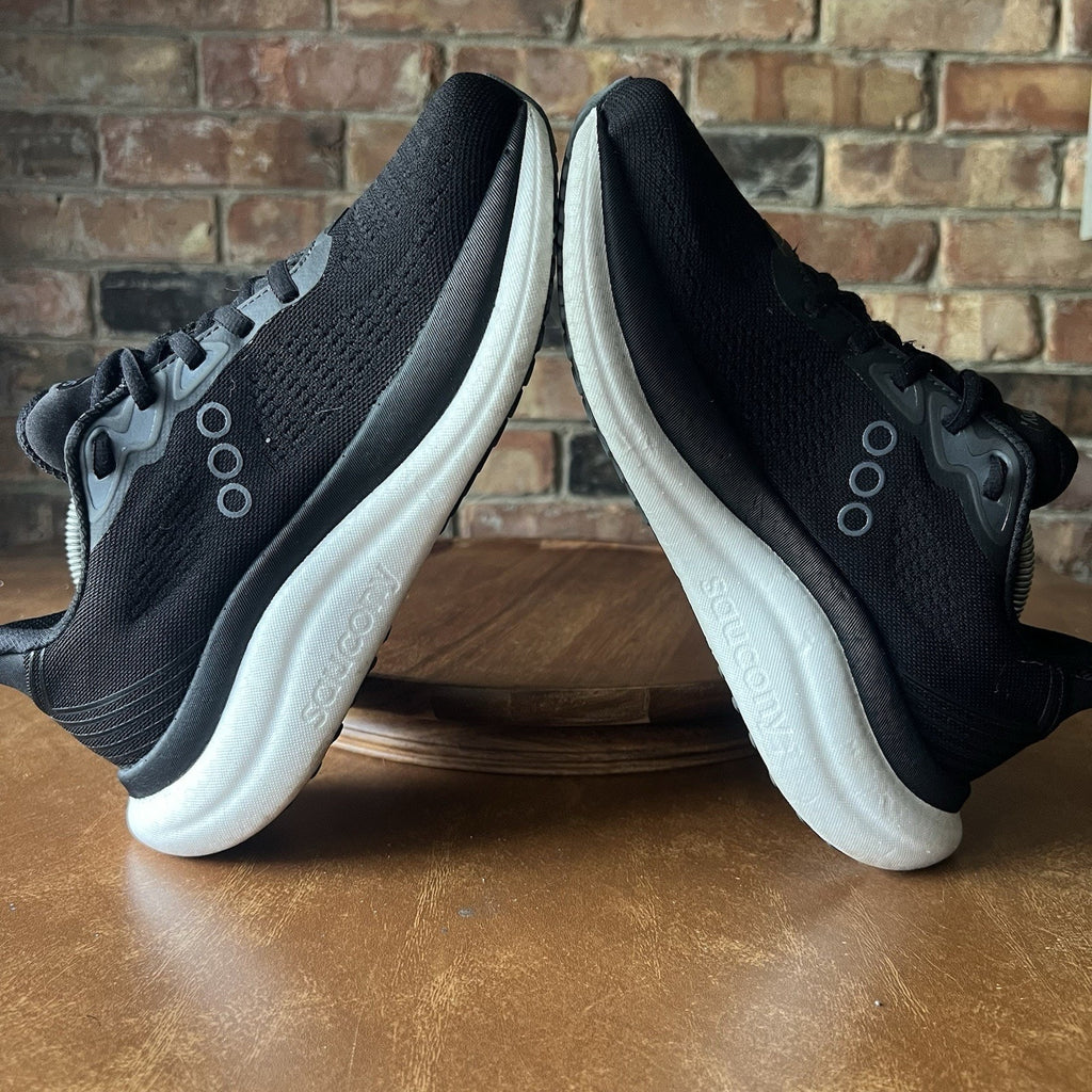 Saucony Triumph 23 Women's 7 Max Cushion Neutral Road Running Shoes Sneakers