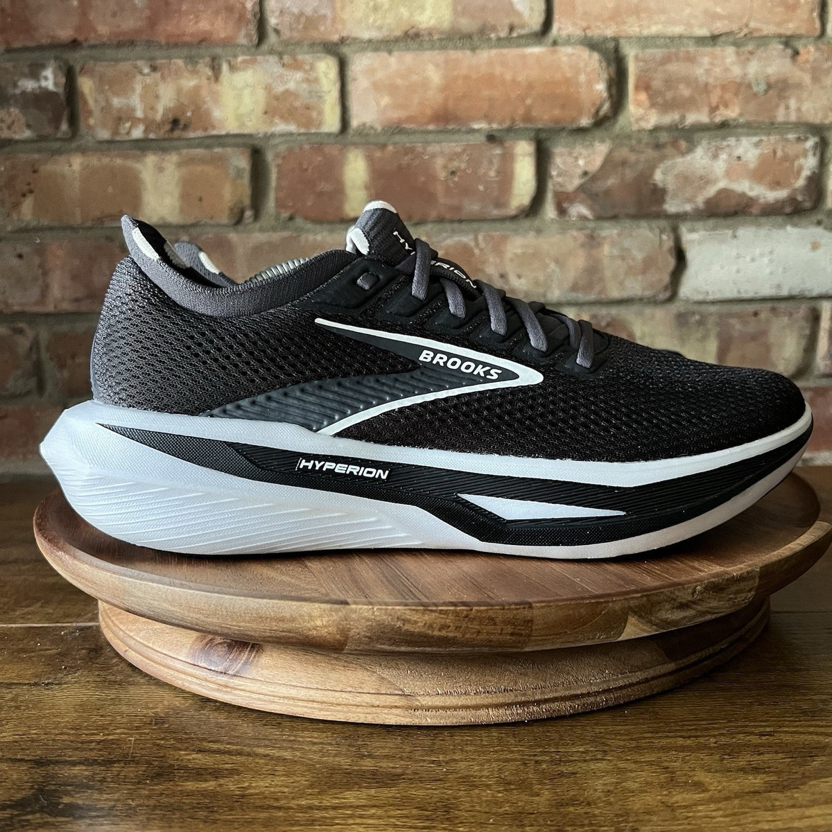 Brooks Hyperion 3 Women's 10 Black Balanced Cushioned Running Shoes Sneakers