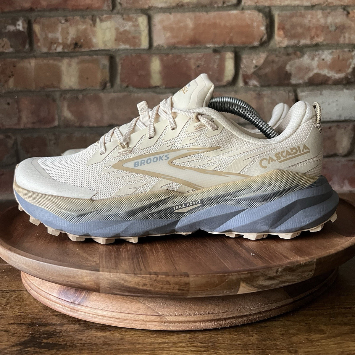 Brooks Cascadia 19 Tan Neural Balanced Cushion Trail Womens 8.5 Running Shoes