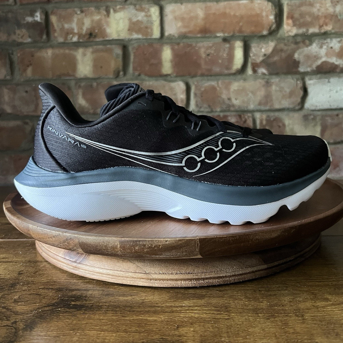 Saucony Kinvara 16 Women's 8 PWRRUN Black Neutral Cushion Running Shoes Sneakers