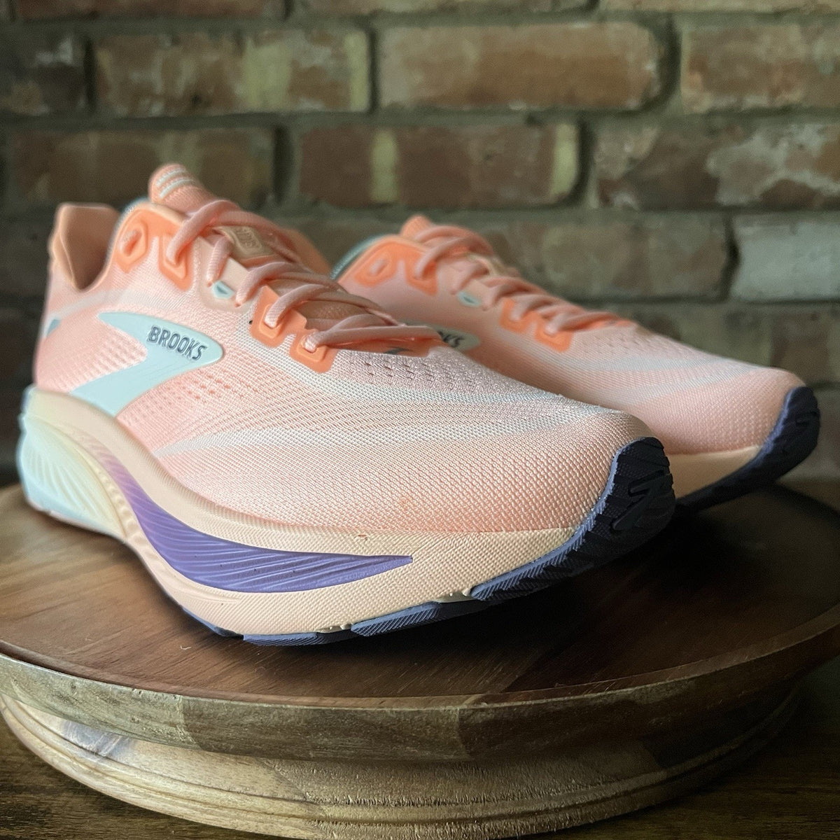 Brooks Ghost 18 Neutral Balanced Cushion Running Peach Coconut Shoes Size 11.5