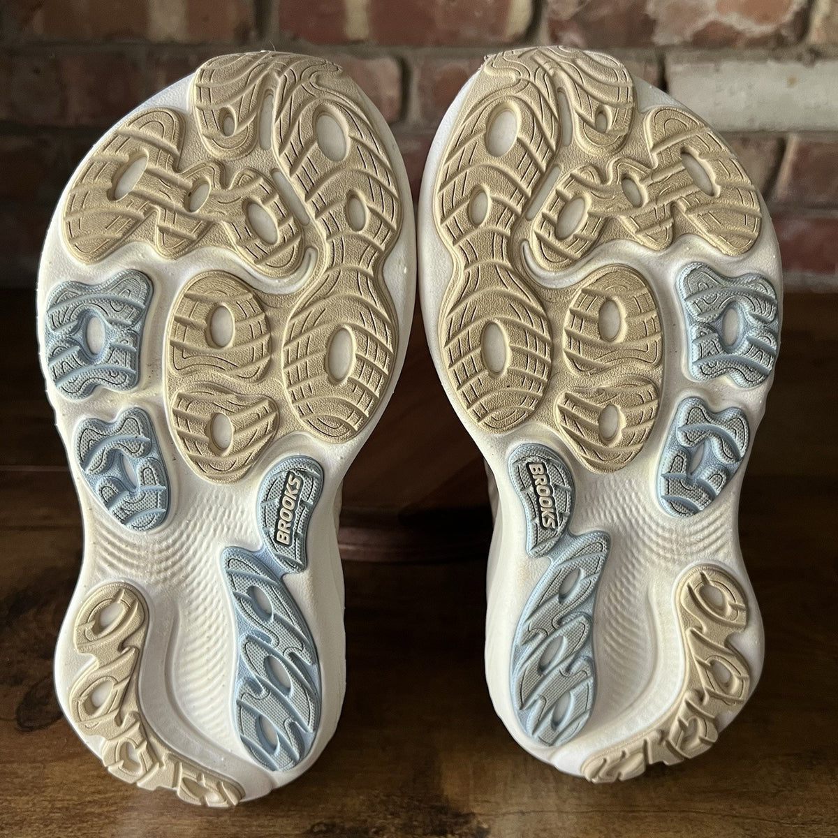 Brooks Adrenaline GTS 25 Supportive Women's 5 Cream Blue Running Shoes Sneakers