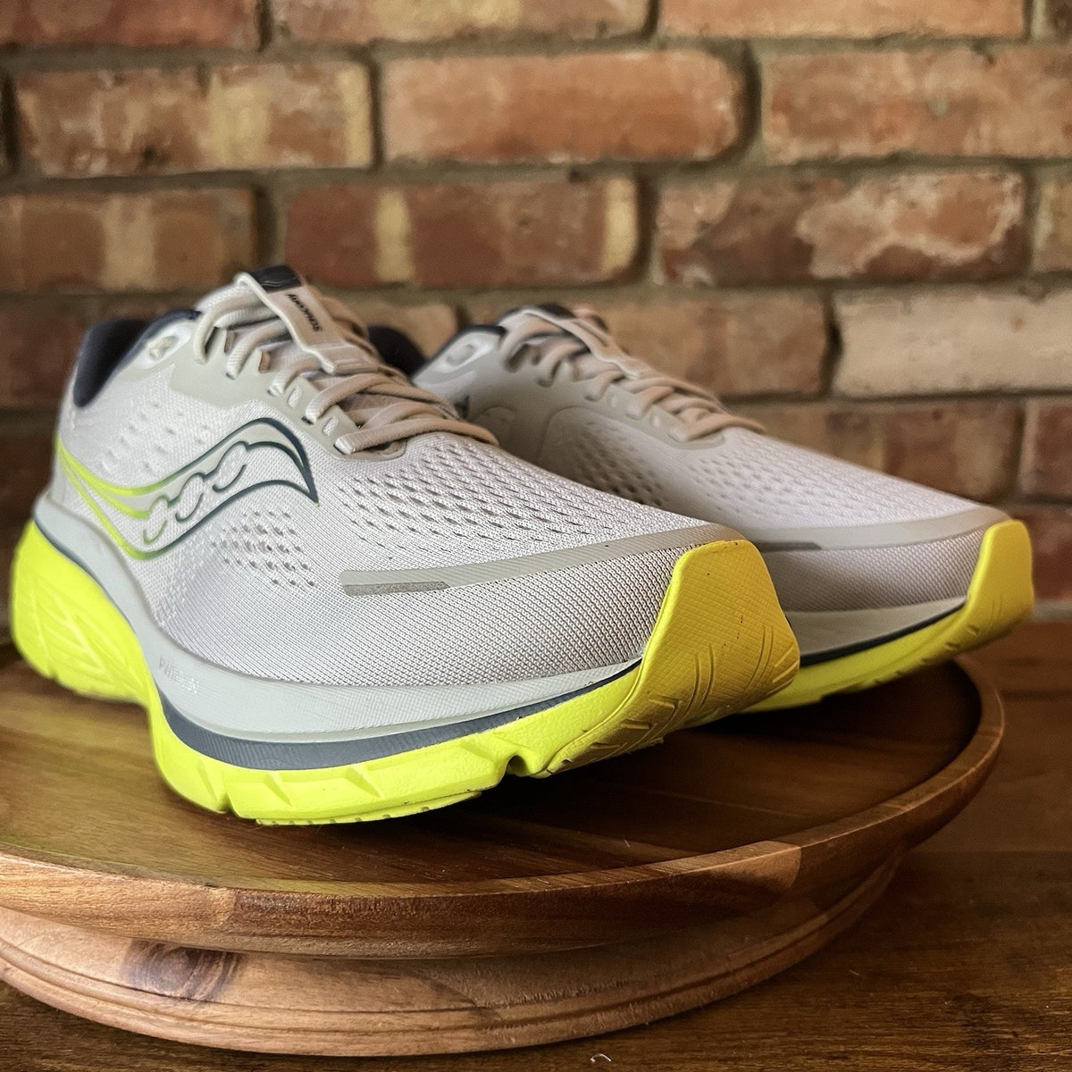 Saucony Guide 18 Stability Cushioned Gray Yellow Running Shoes Sneakers Men's 11