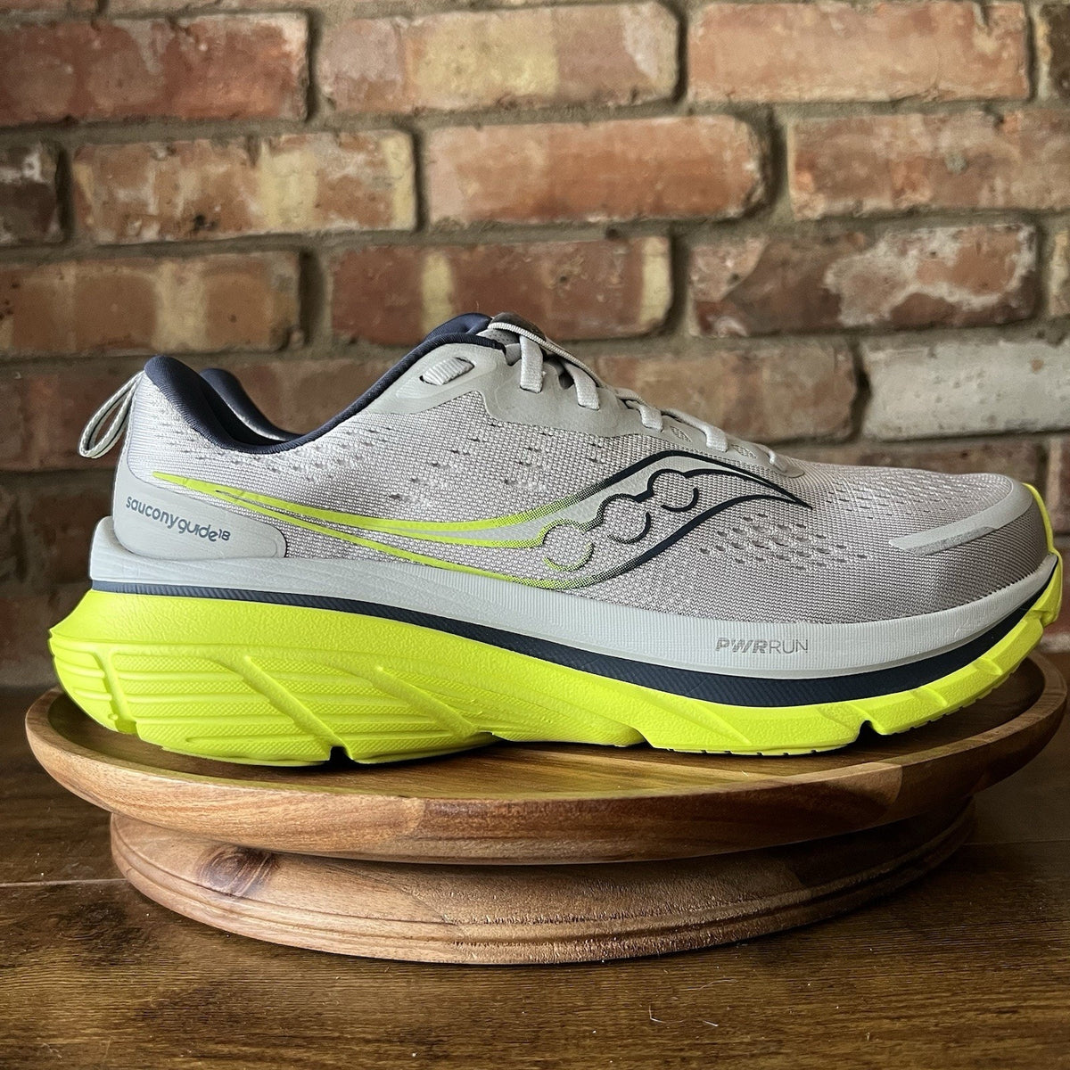 Saucony Guide 18 Stability Cushioned Gray Yellow Running Shoes Sneakers Mens 9.5