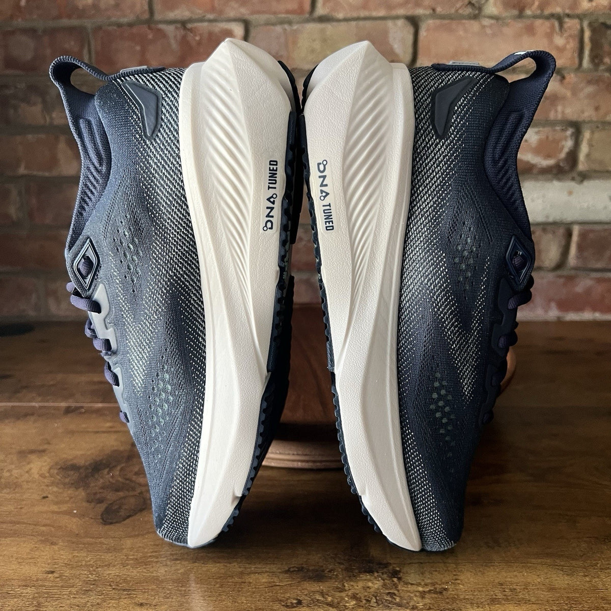 Brooks Glycerin 23 Womens 8 Wide Blue Running Shoes Sneakers Plush Cushion