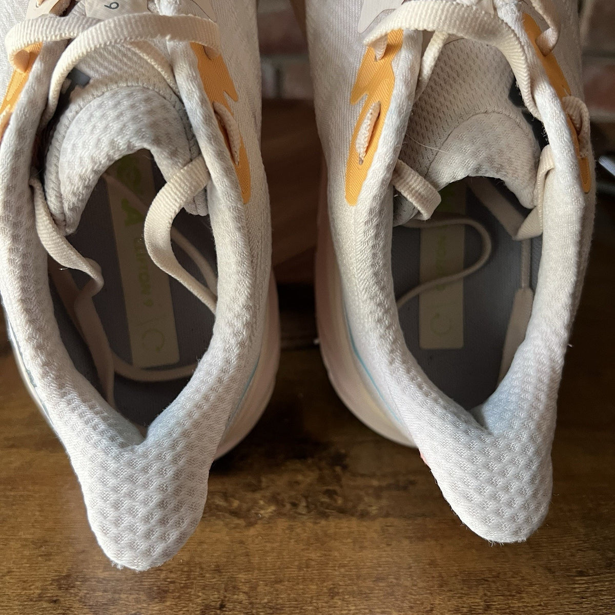Hoka One One Clifton 9 Women's 7 Max Cushion Vanilla Running Shoes Sneakers