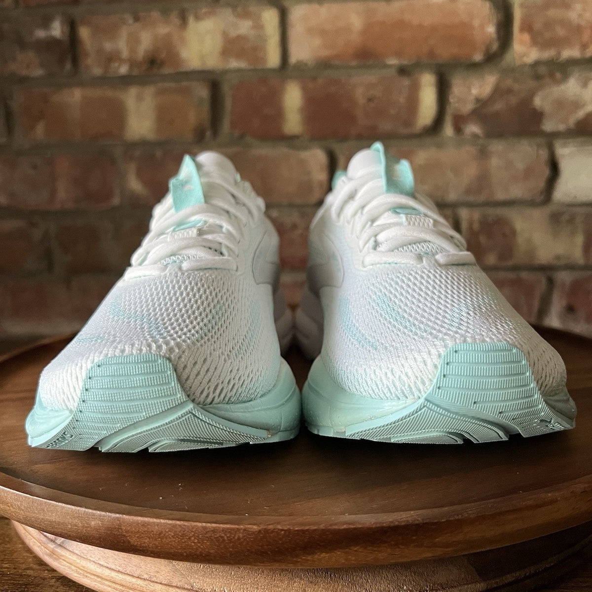 Brooks Trace 4 Bright White Aqua Neutral Cushion Trainer Running Women's 7 Shoe