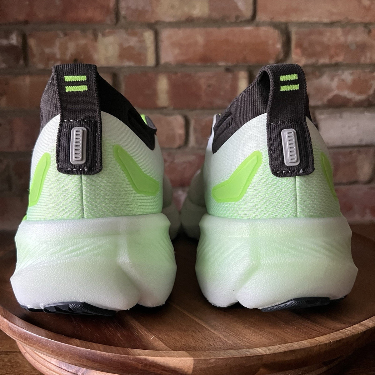 Brooks Glycerin 23 Plush Cushion Men’s 12.5 White Green Running Shoes Sneakers