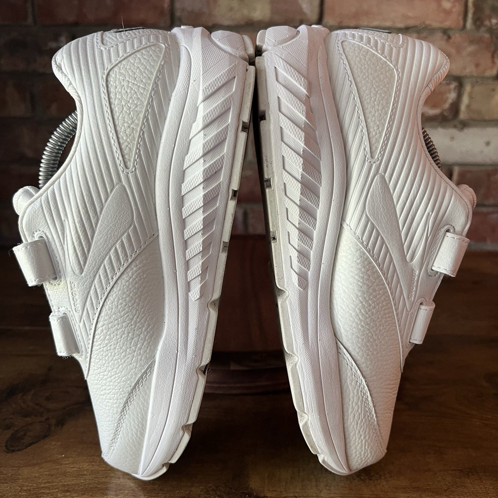 Brooks Addiction Walker 2 White Leather Sneakers Shoes Women’s 7.5 Wide 2E
