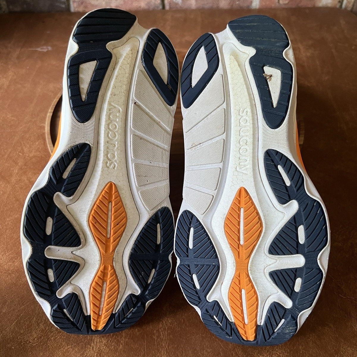 Saucony Hurricane 24 Max Cushion Stability Men's 9.5 Navy Running Shoes Sneakers