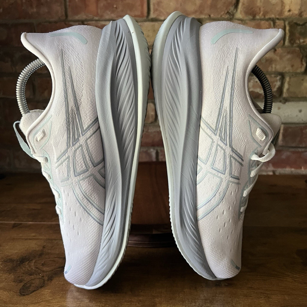 Asics Gel Cumulus 26 Mens 11 Gray White Max Cushioned Running Shoes Sneakers