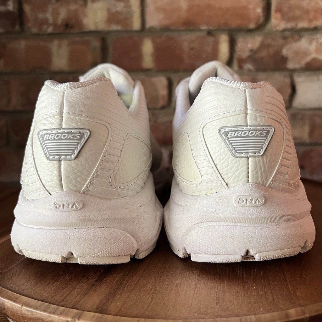 Brooks Addiction Walker 2 White Leather Sneakers Shoes Women’s 7.5 Wide 2E