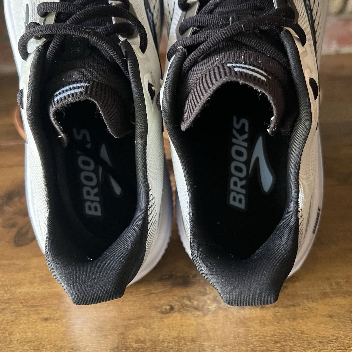 Brooks Ghost 18 Mens 8.5 White Black Neutral Balance Cushion Running Shoes