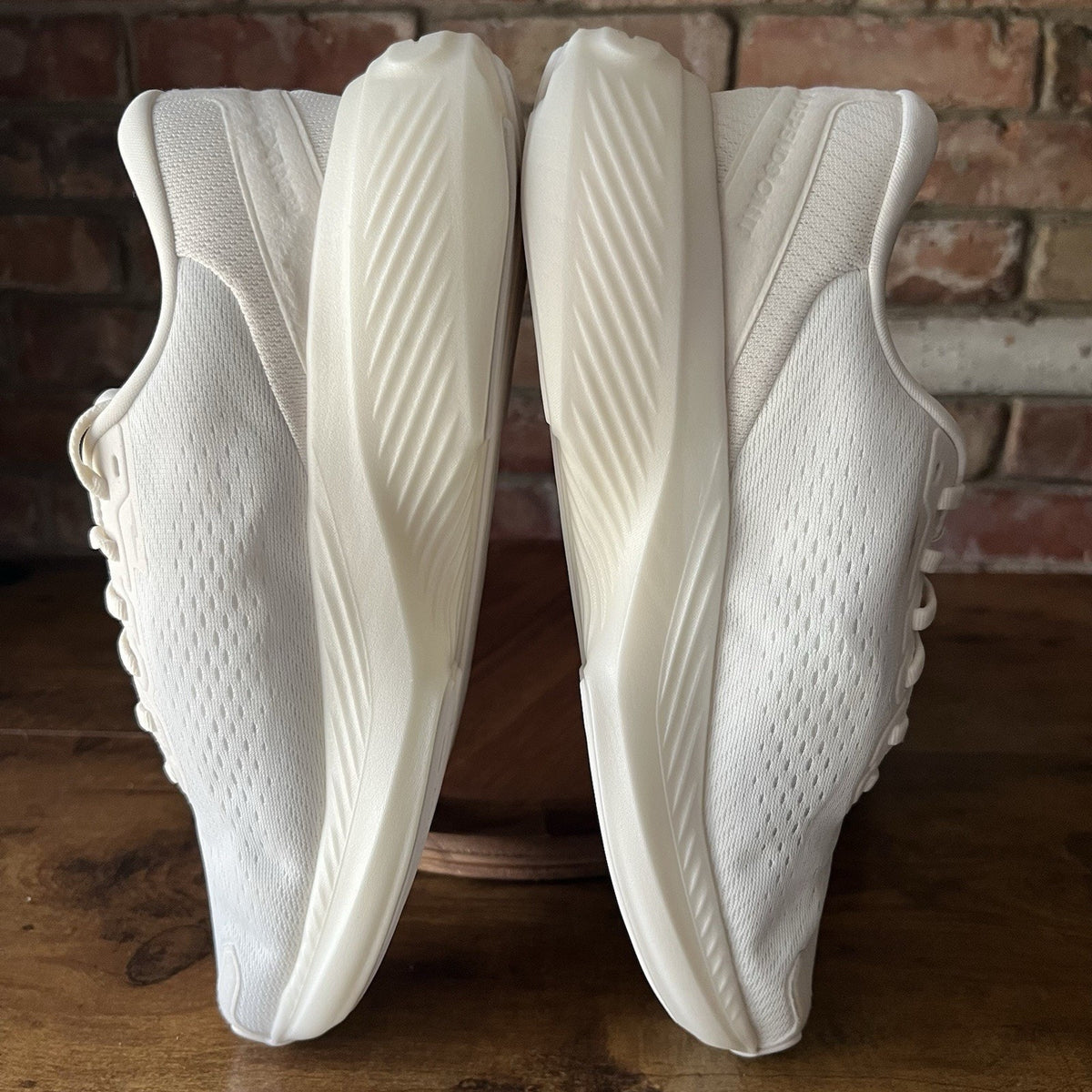 Hylo Athletics HyloIMPACT Neutral Mens Size 9 White Mid Cushion Running Shoes