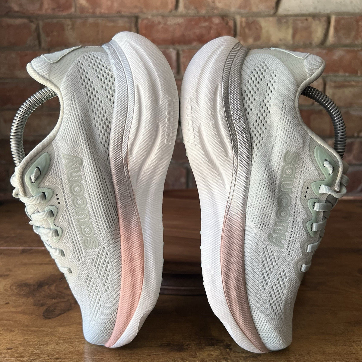Saucony Ride 19 Women's 6 Wide Neutral PWRRUN Cushioned Running Shoes Sneakers