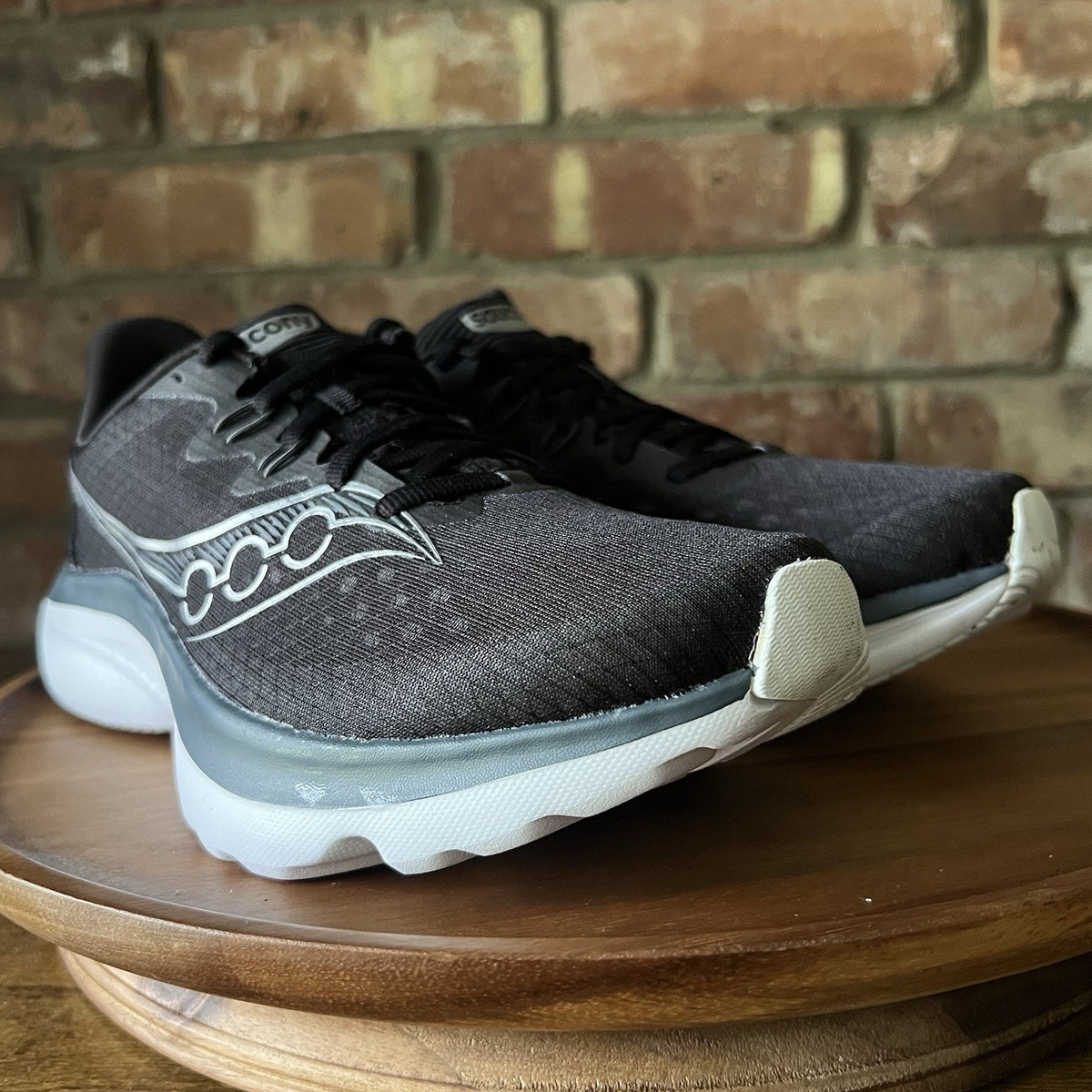 Saucony Kinvara 16 Women's 8 PWRRUN Black Neutral Cushion Running Shoes Sneakers
