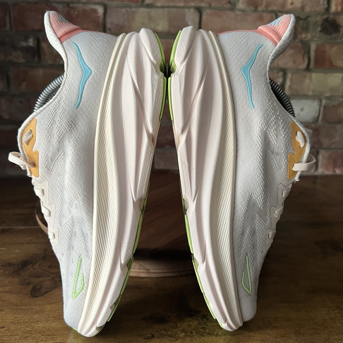 Hoka One One Clifton 9 Women's 7 Max Cushion Vanilla Running Shoes Sneakers