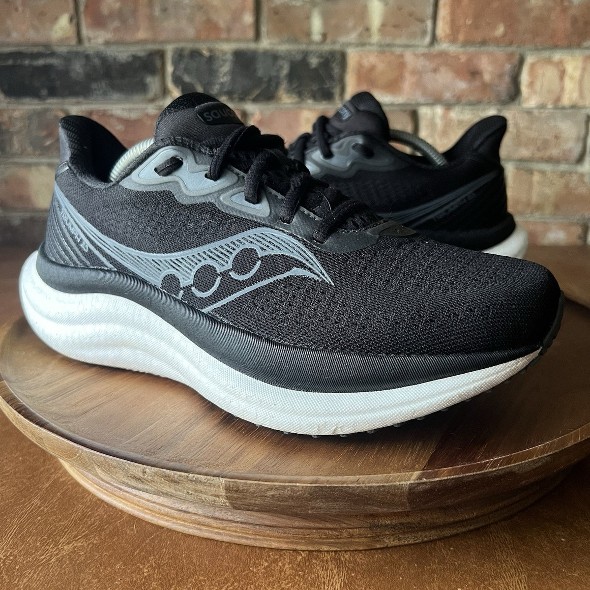Saucony Triumph 23 Women's 7 Max Cushion Neutral Road Running Shoes Sneakers