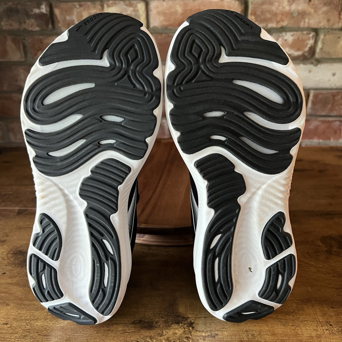 Brooks Glycerin 22 Women's 11 Black White Plush Cushioned Running Shoes Sneakers