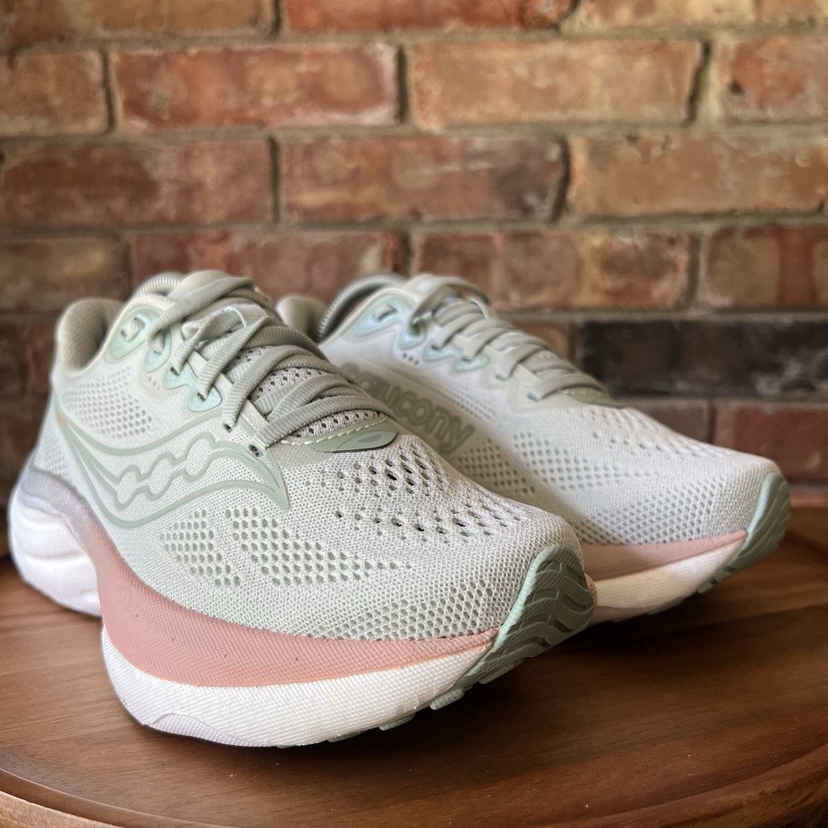 Saucony Ride 19 Women's 6 Wide Neutral PWRRUN Cushioned Running Shoes Sneakers