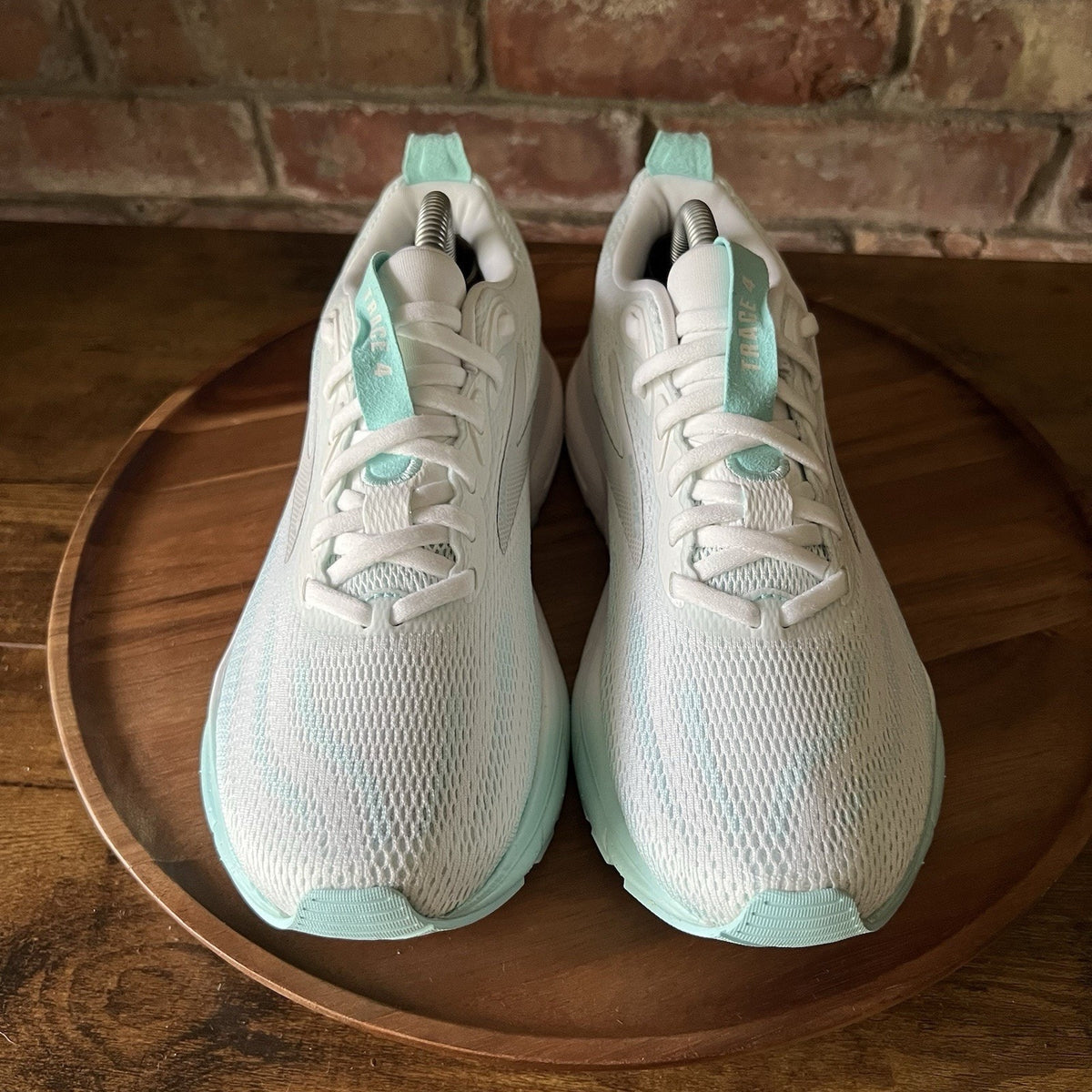 Brooks Trace 4 Bright White Aqua Neutral Cushion Trainer Running Women's 7 Shoe