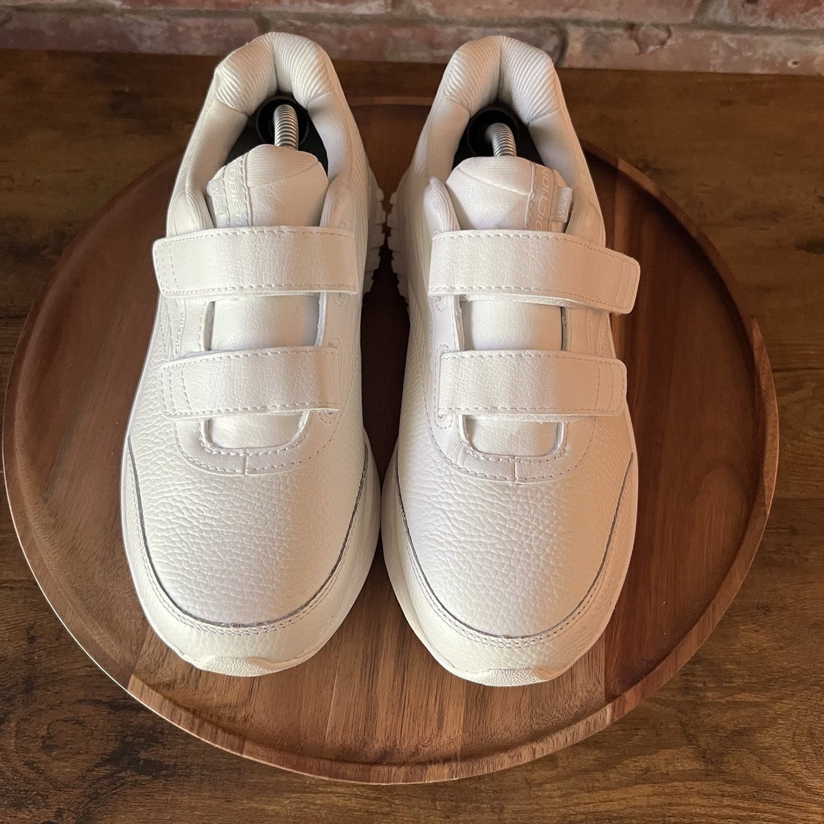 Brooks Addiction Walker 2 White Leather Sneakers Shoes Women’s 7.5 Wide 2E