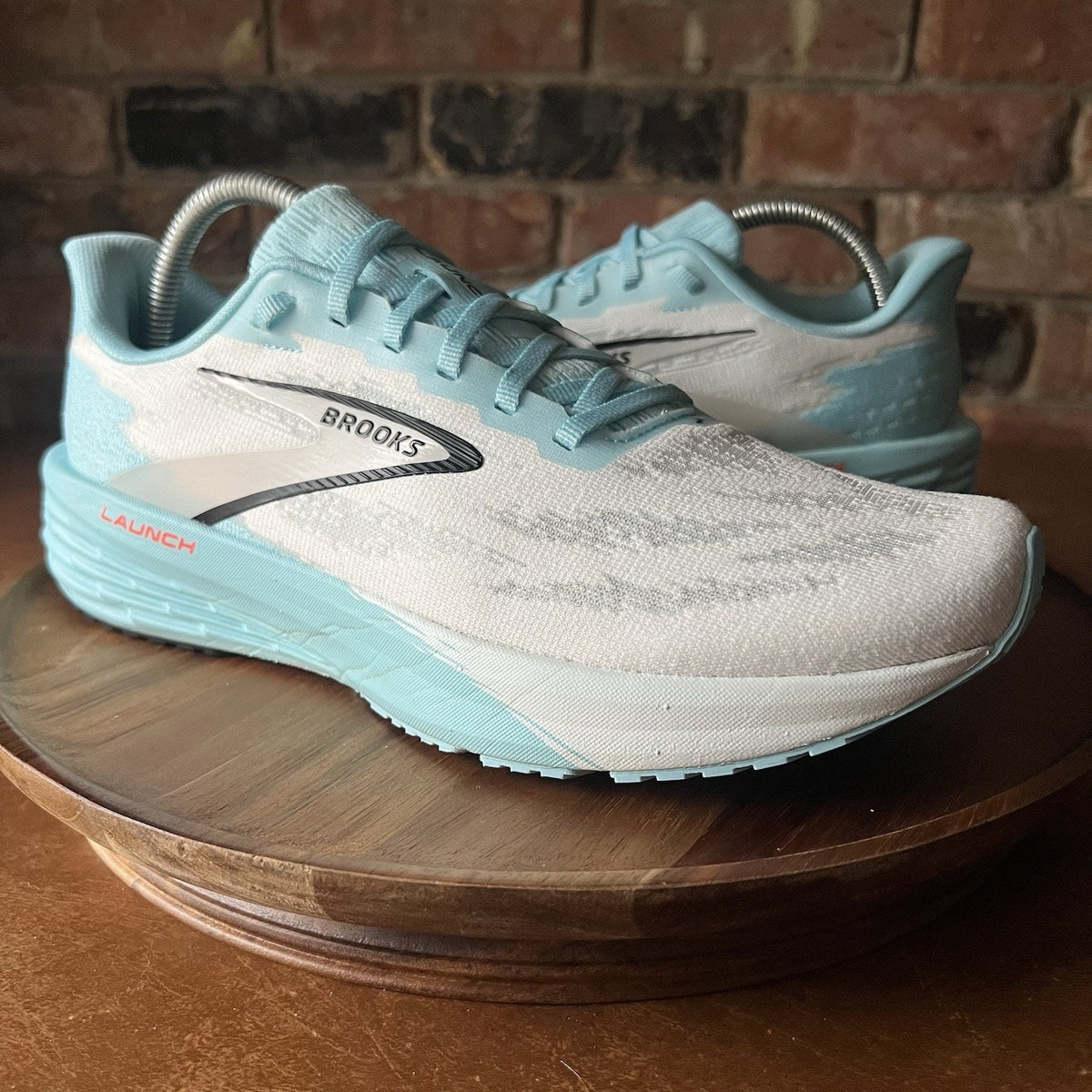 Brooks Launch 11 Men's 9 White Blue Daily Road Running Walking Shoes Sneakers
