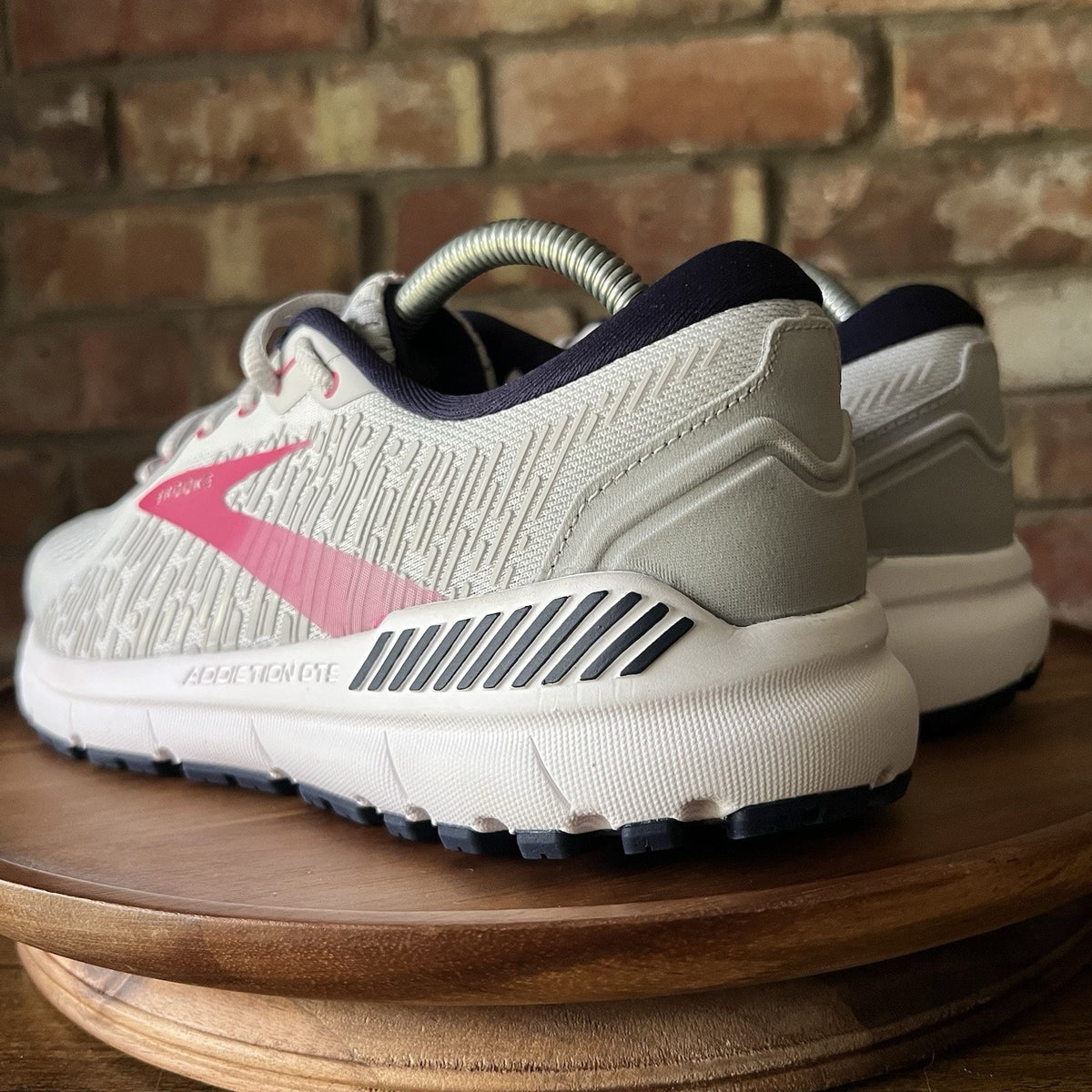 Brooks Addiction GTS 15 Supportive Balanced Running Womens 11 AA Gray Pink Shoes