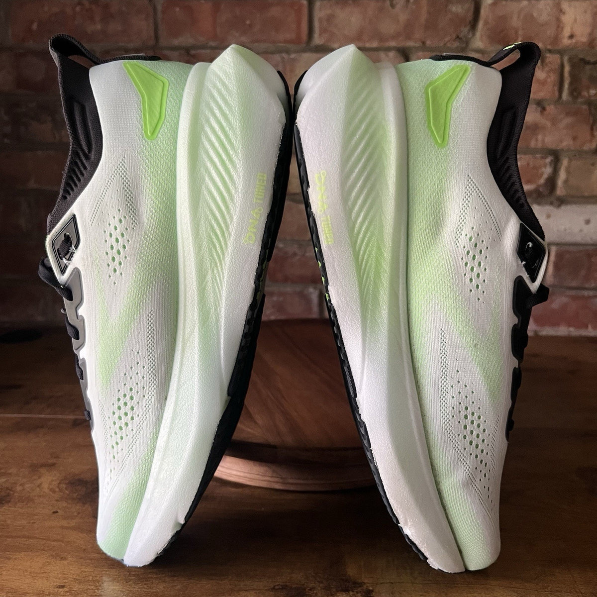 Brooks Glycerin 23 Plush Cushion Men’s 12.5 White Green Running Shoes Sneakers