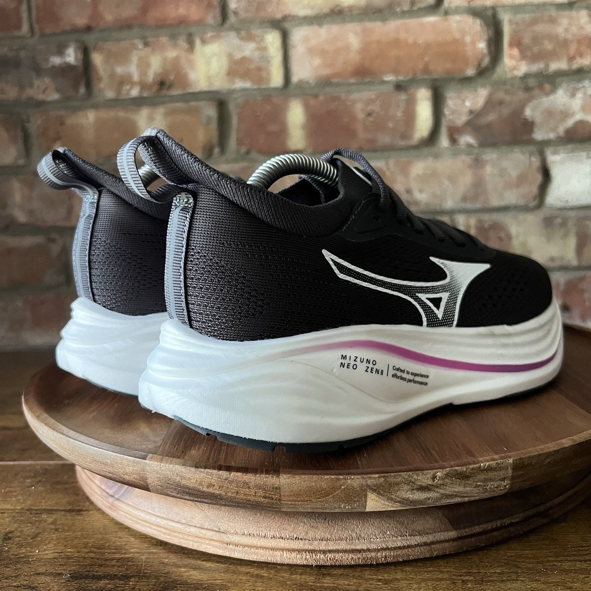 Mizuno Neo Zen Womens Size 7 Black Max Cushion Running Shoes Sneakers