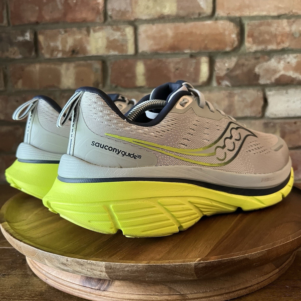 Saucony Guide 18 Stability Cushioned Gray Yellow Running Shoes Sneakers Men's 11
