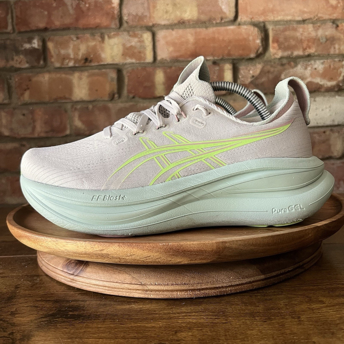 Asics Gel-Nimbus 28 Max Cushion Womens 7 Cream Green Running Shoes Sneakers